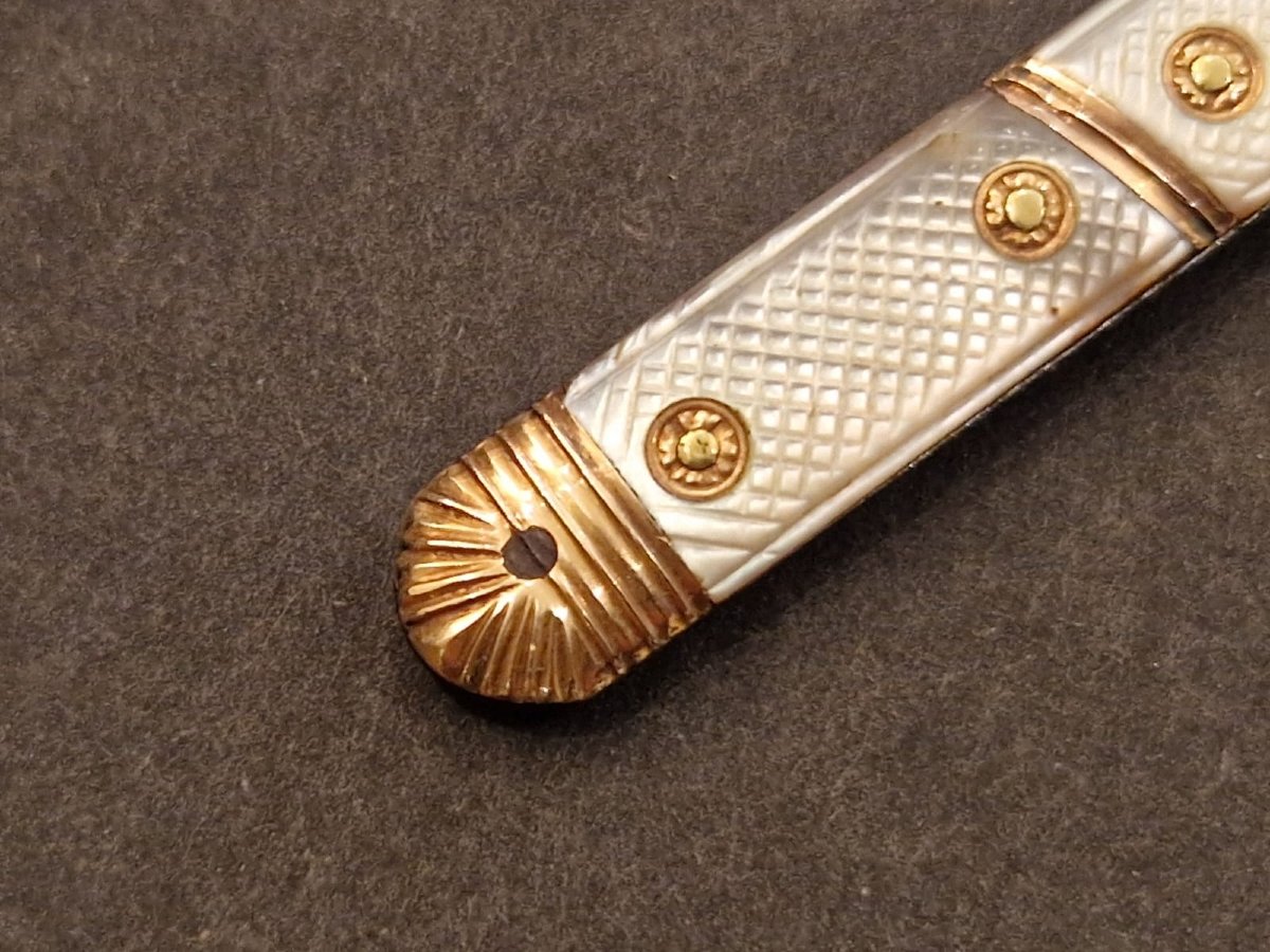 Couteau pliant en or et nacre, fin XVIIIe-photo-1