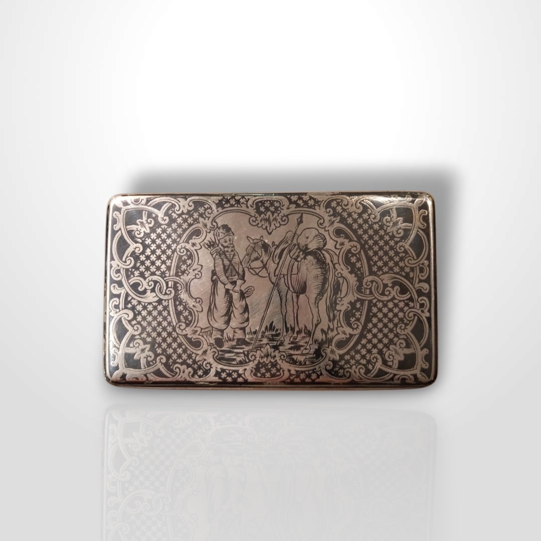 Tabatière en argent massif , XXe.