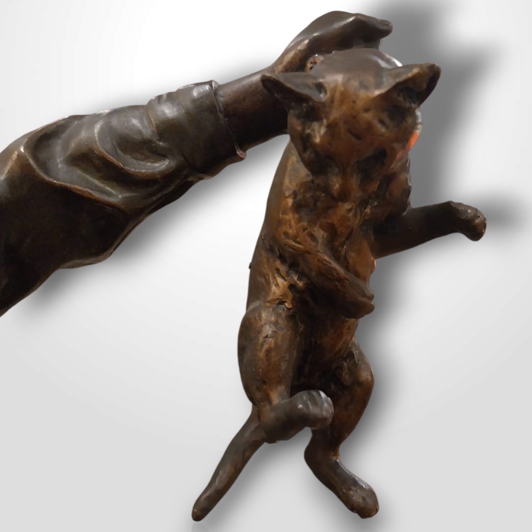 Auguste Maillard (1864-1944), Sculpture d'un jeune homme dressant son chat, bronze, XXème -photo-6
