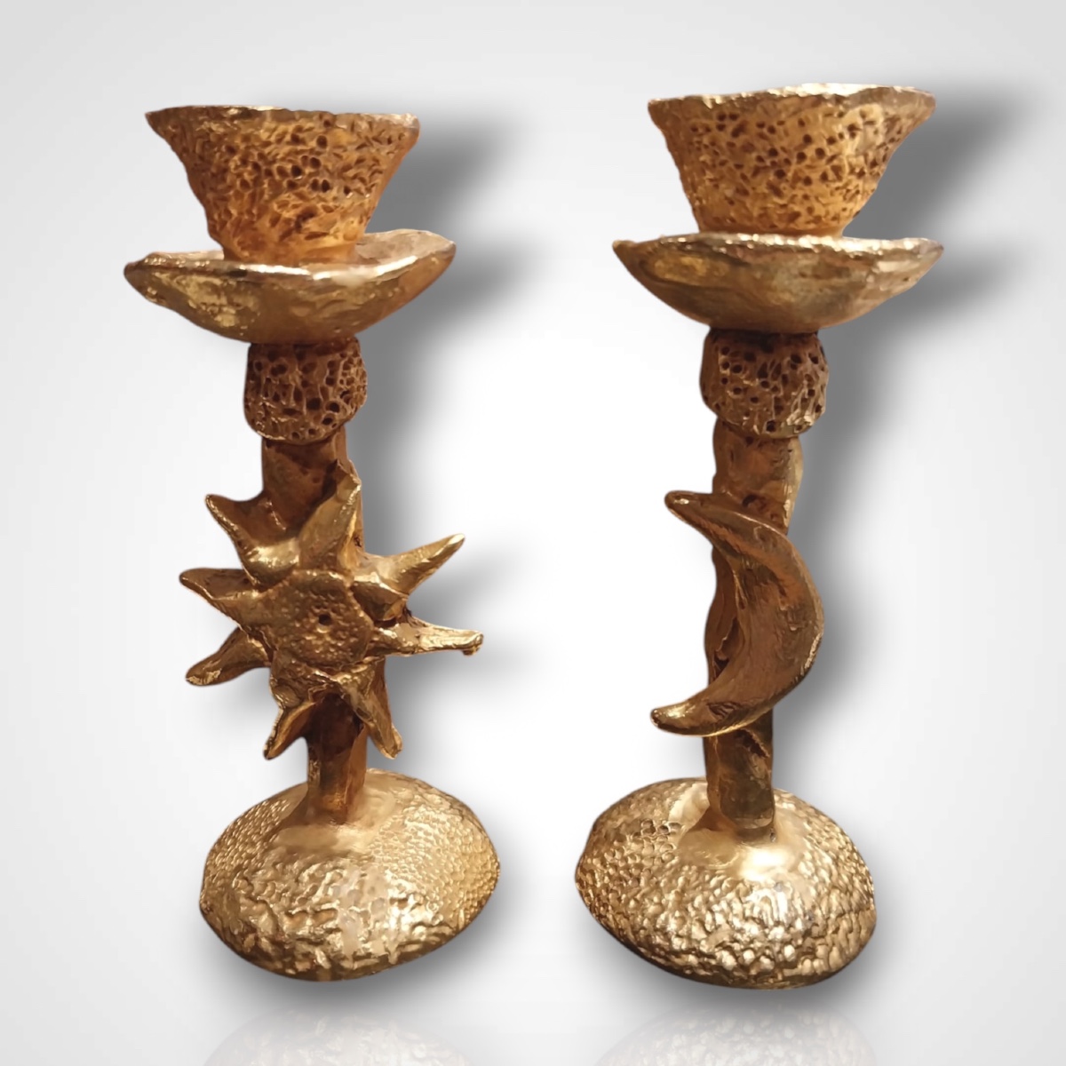 Pierre Casenove (1943-), paire de bougeoirs en bronze doré, XXe