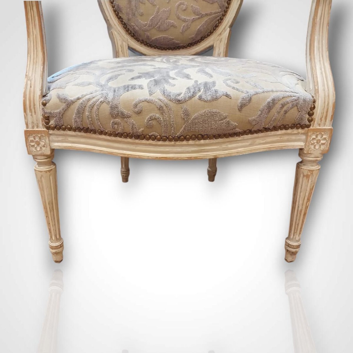 Paire de fauteuils de style Louis XVI, XXe-photo-3