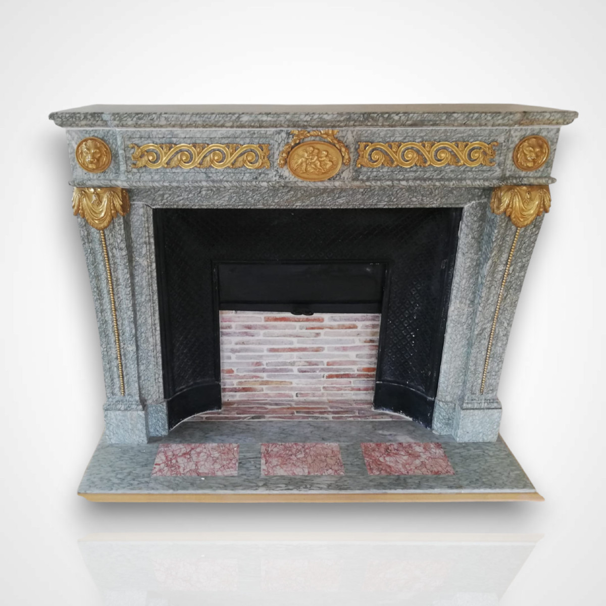 Cheminée de style Louis XVI, XIXe