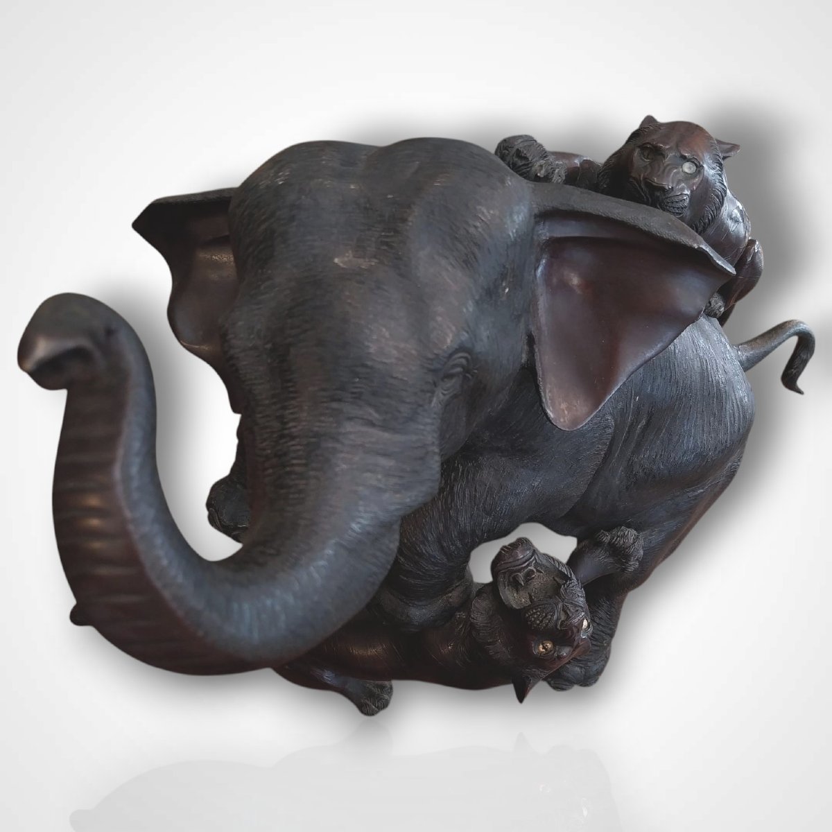 Bronze d’un éléphant attaqué par deux tigres, Japon, fin XIXe-photo-2