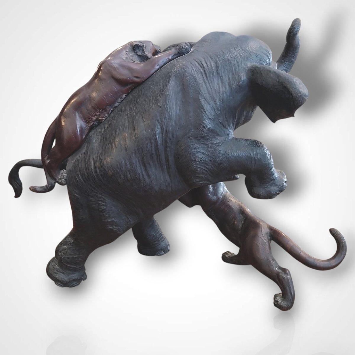 Bronze d’un éléphant attaqué par deux tigres, Japon, fin XIXe-photo-4
