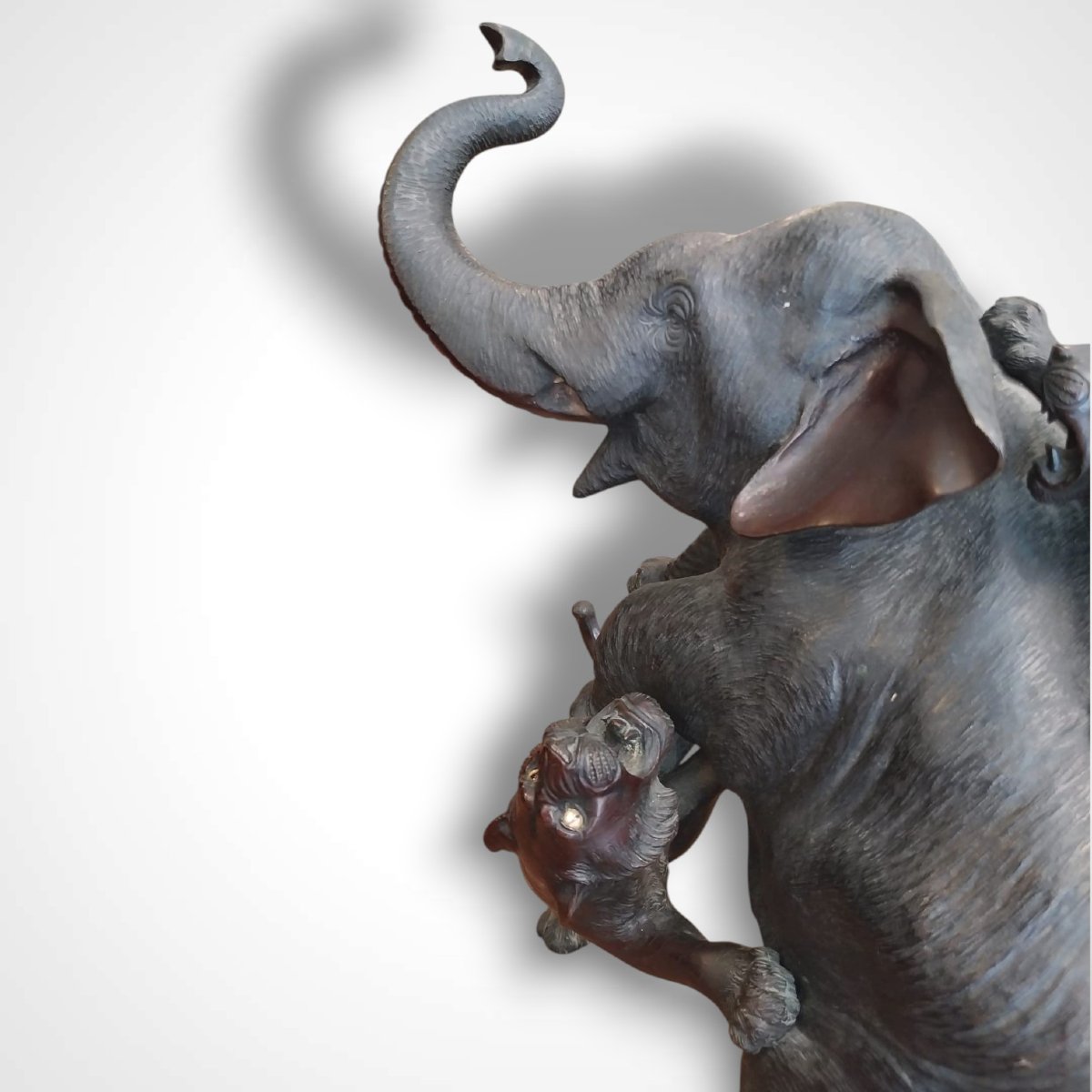 Bronze d’un éléphant attaqué par deux tigres, Japon, fin XIXe-photo-3