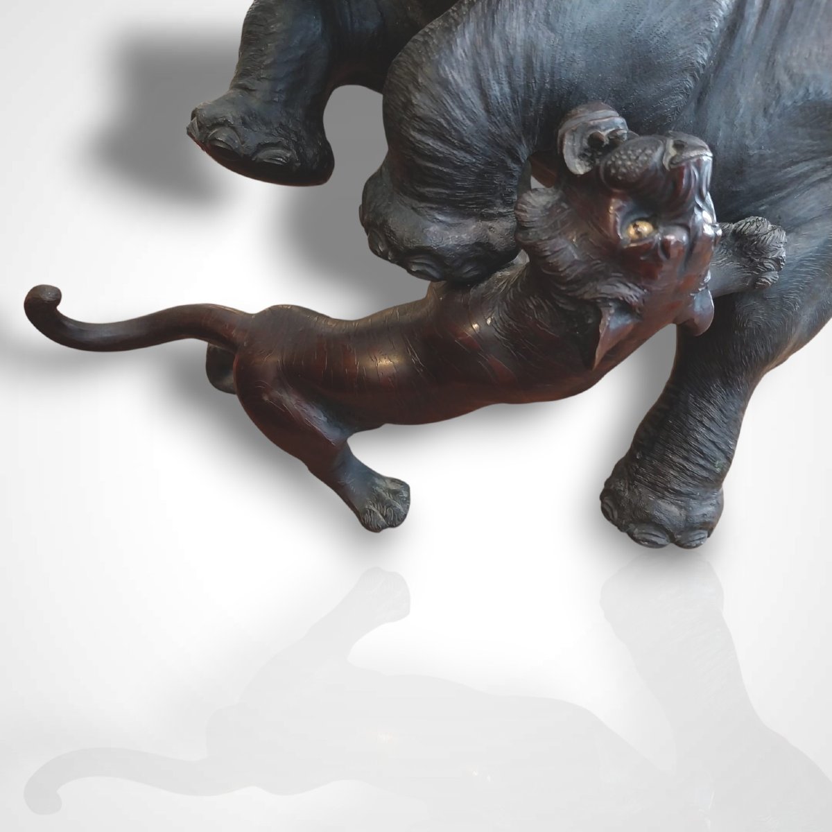 Bronze d’un éléphant attaqué par deux tigres, Japon, fin XIXe-photo-8