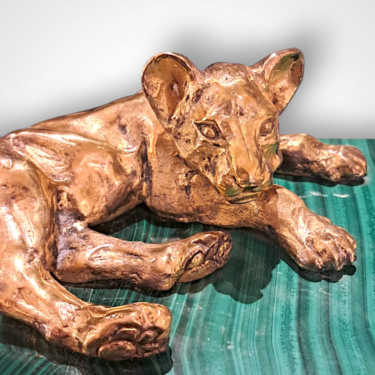 Lionceau en vermeil sur socle en malachite, XXe-photo-3