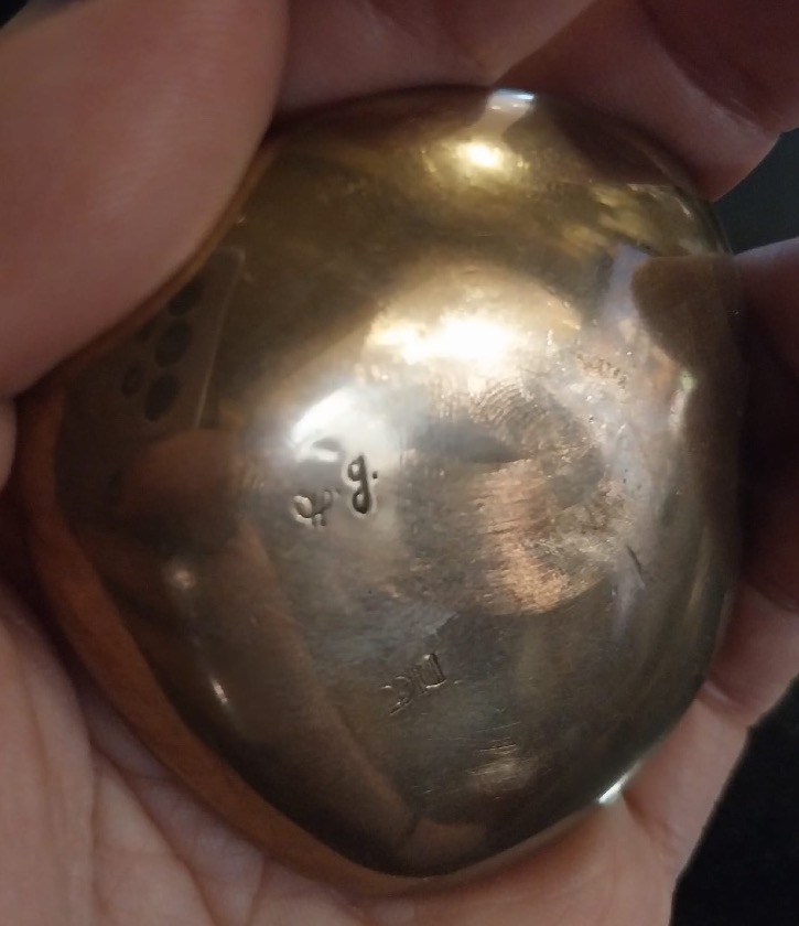 Monique Gerber (1934-1993), presse-papier galet en bronze doré, XXe-photo-4