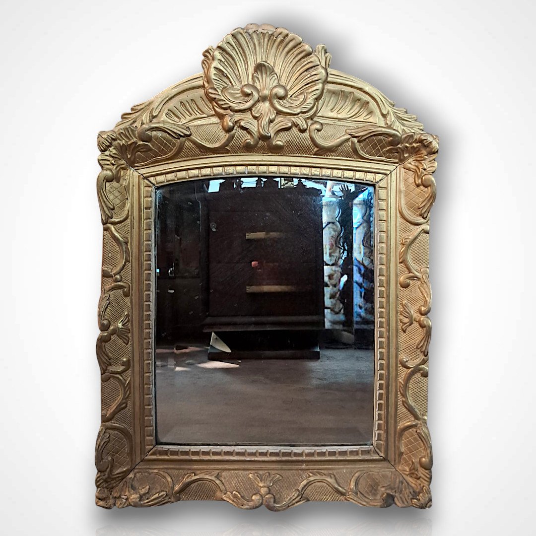 Miroir en bois doré, début XVIIIe