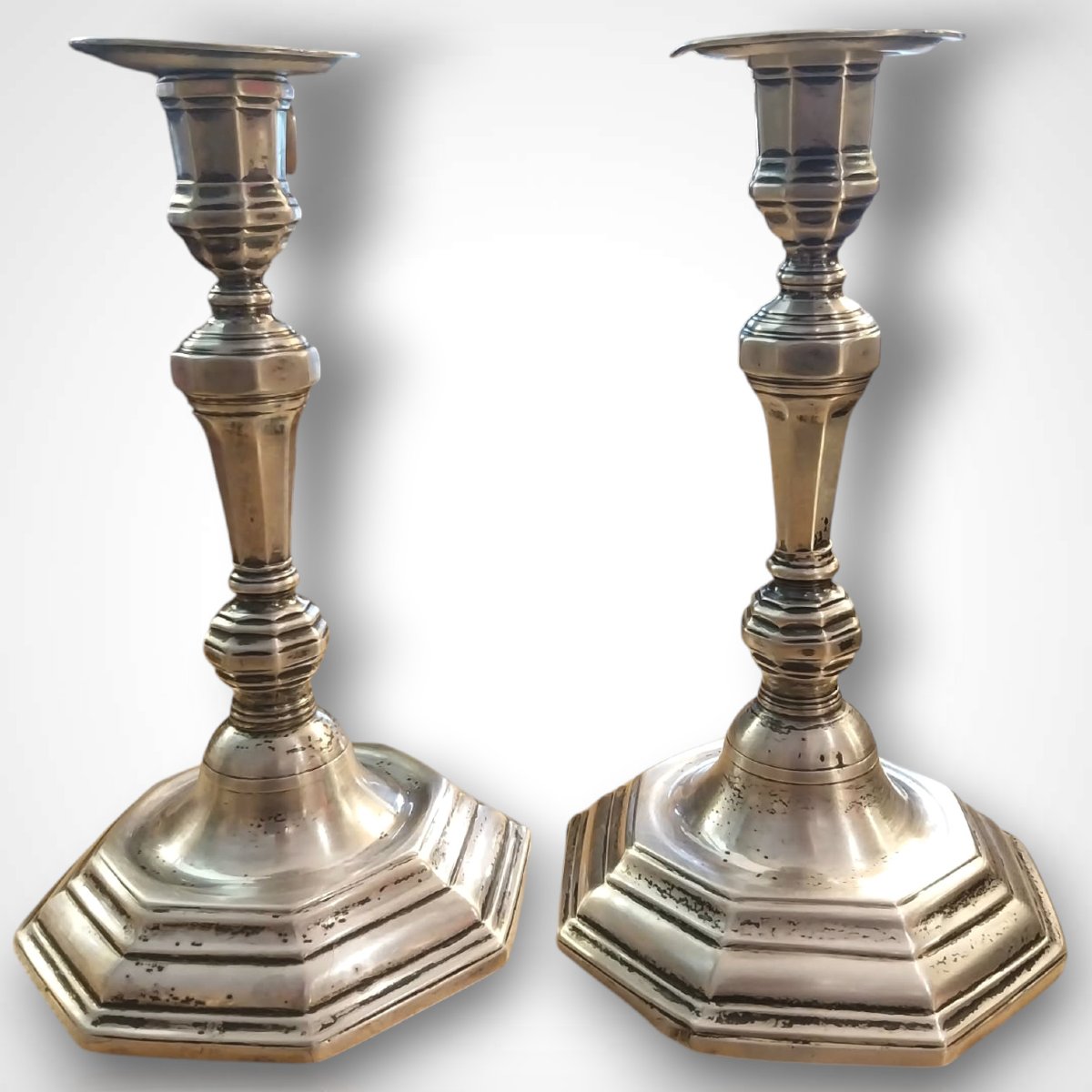 Paire de flambeaux en argent massif d’époque XVIIIe siècle.-photo-1