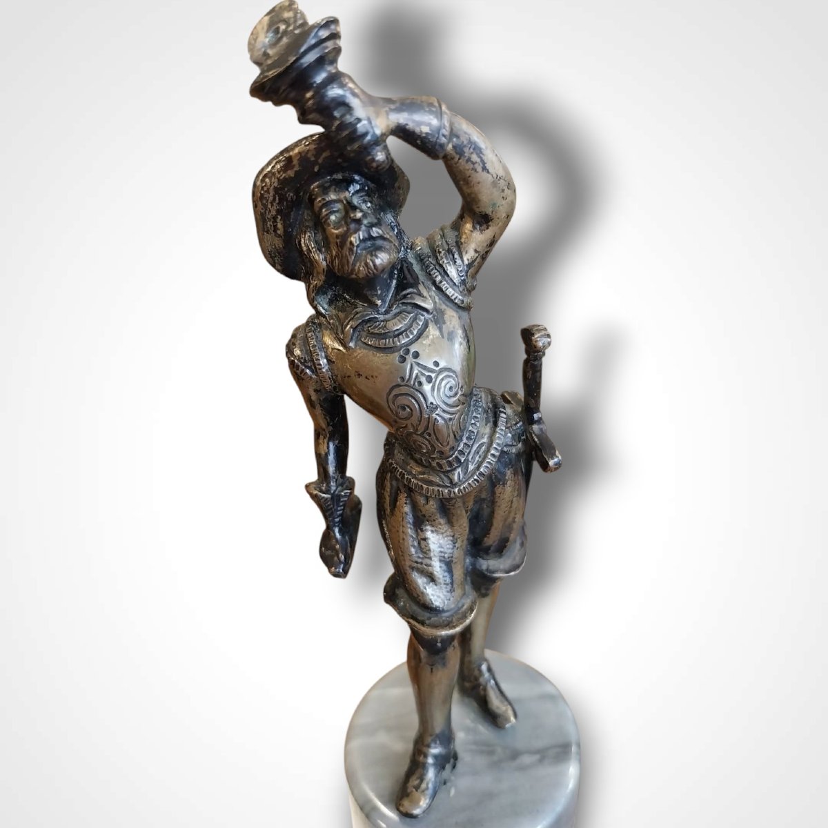 Paire de statuettes en bronze sur leurs socles en marbre, XIXe-photo-4