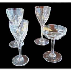 Saint Louis, Ensemble De 35 Verres En Cristal Modèle Bristol, XXe.