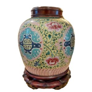 Ginger Pot, Chinese Porcelain, 19th Century.