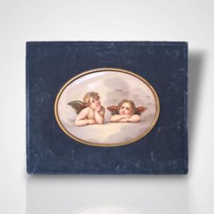 D’après Raphaël, peinture sur porcelaine représentant deux angelots, XIXe
