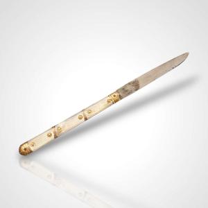 Couteau pliant en or et nacre, fin XVIIIe