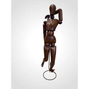 Mannequin articulé en bois de noyer, XXème 