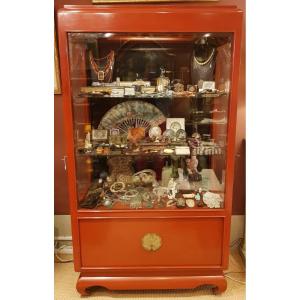 Thanh-Ley, Vitrine en bois Laquée Rouge, XXe