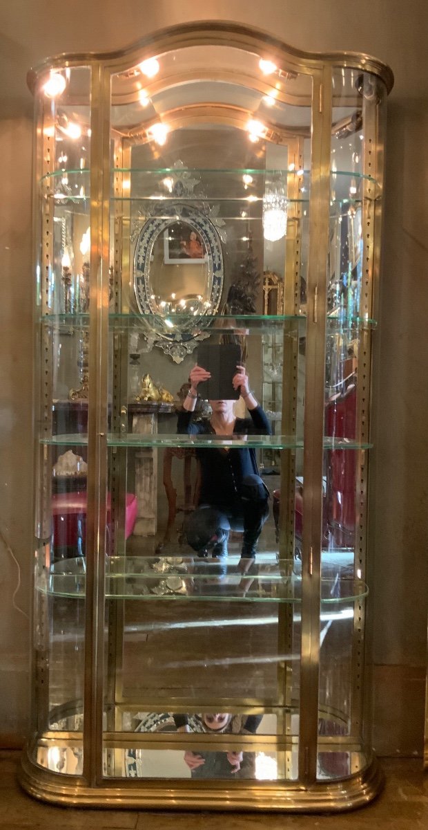 Vitrine Fin XIX ème Siècle En Laiton, Verre Et Miroir. Bombée Et Galbée à Chapeau De Gendarme.