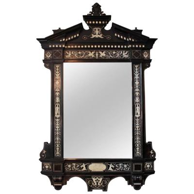 Un Miroir de style Renaissance en bois noirci, à incrustations d'ivoire et os 