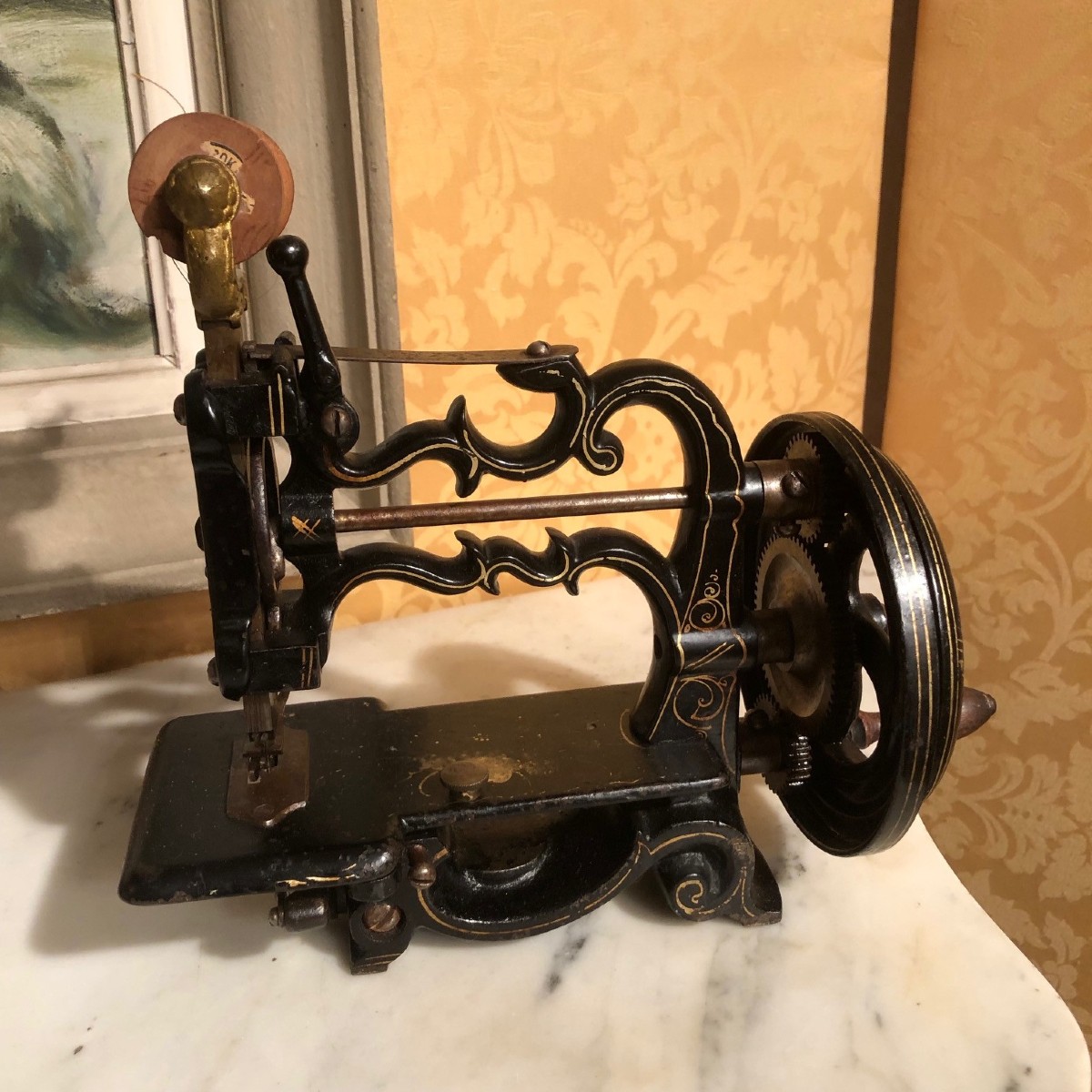 Machine à coudre de voyage miniature fin XIXe 