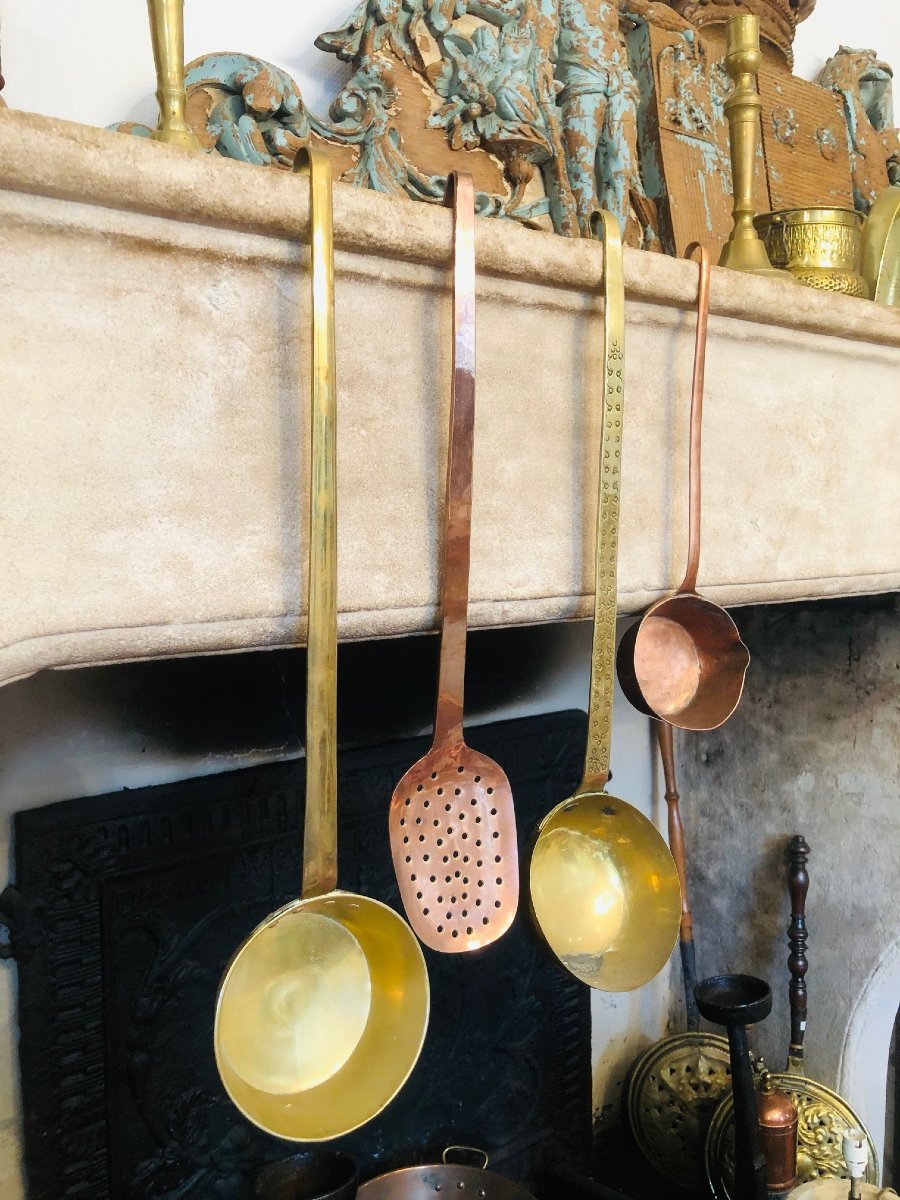 19th Century Kitchen Copperware Set And Oil Lamp-photo-3