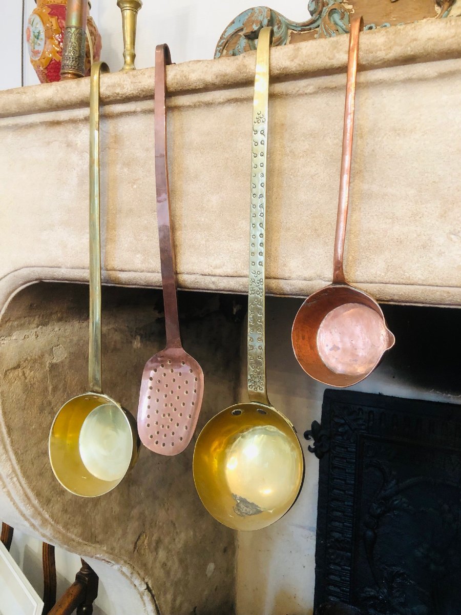 19th Century Kitchen Copperware Set And Oil Lamp-photo-3