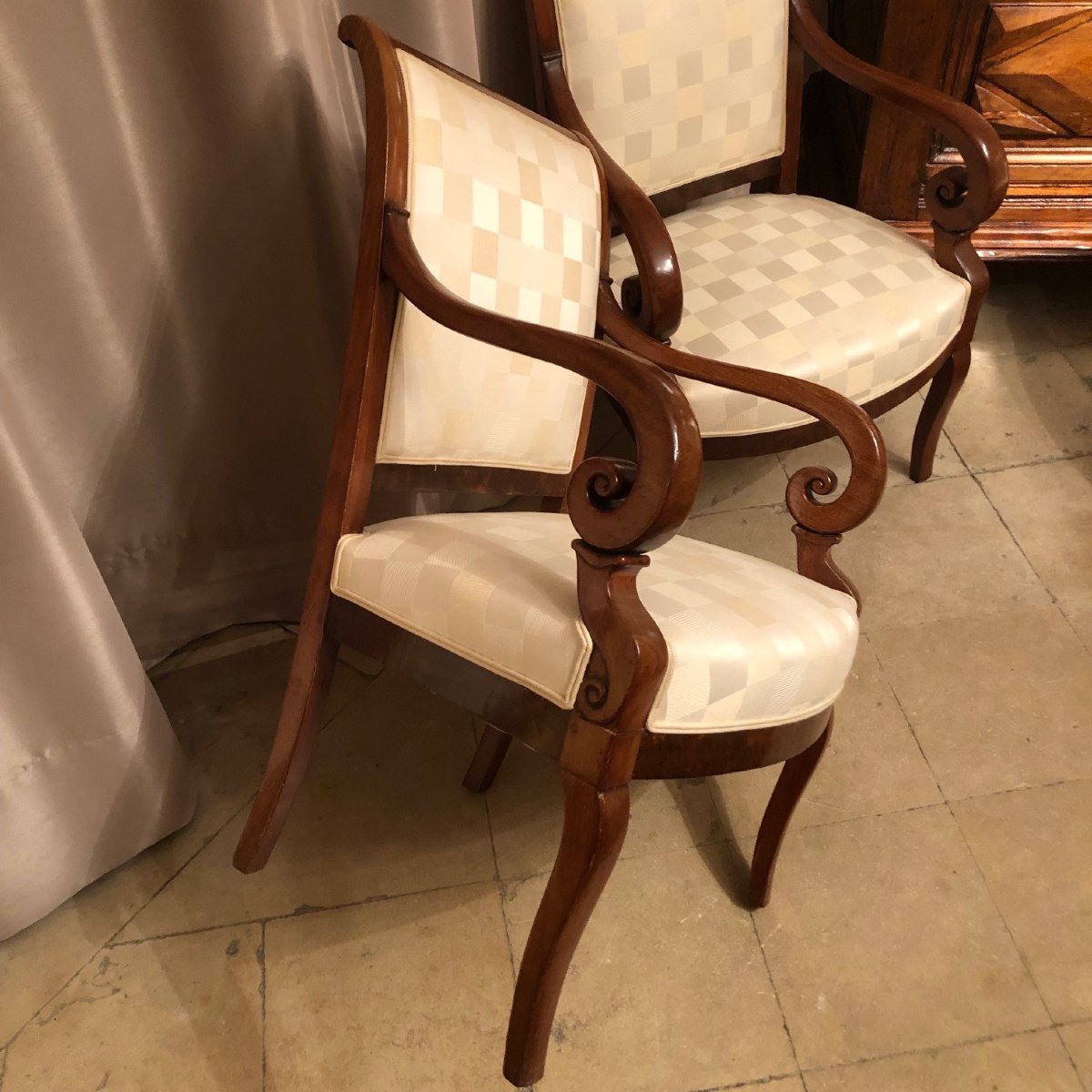 Paire de fauteuils époque Restauration tissu damier-photo-4