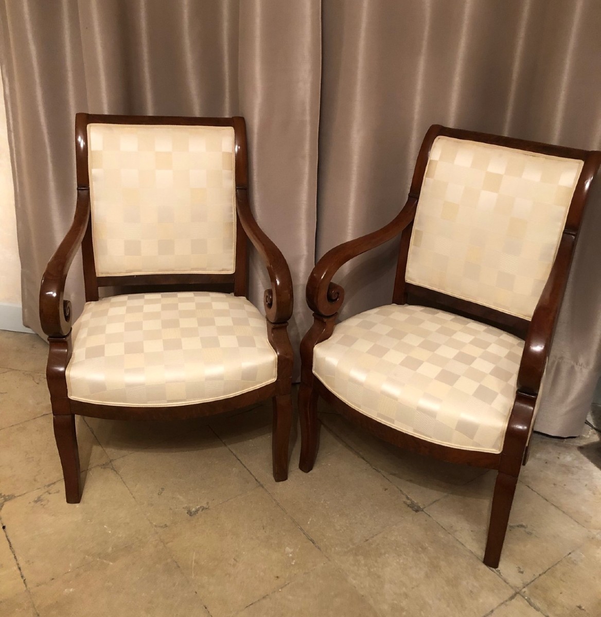 Paire de fauteuils époque Restauration tissu damier