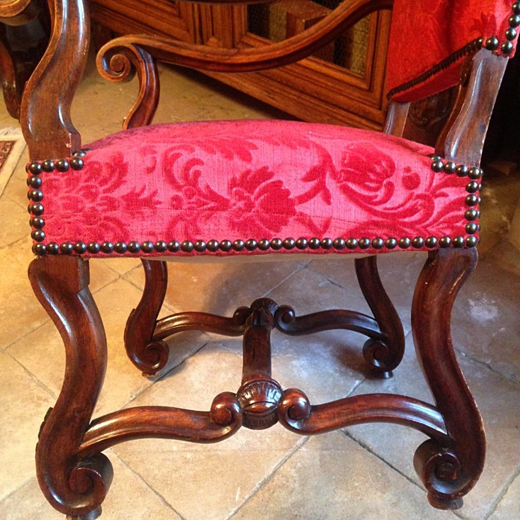 Paire de fauteuils style Louis XIII en noyer XIXe-photo-2