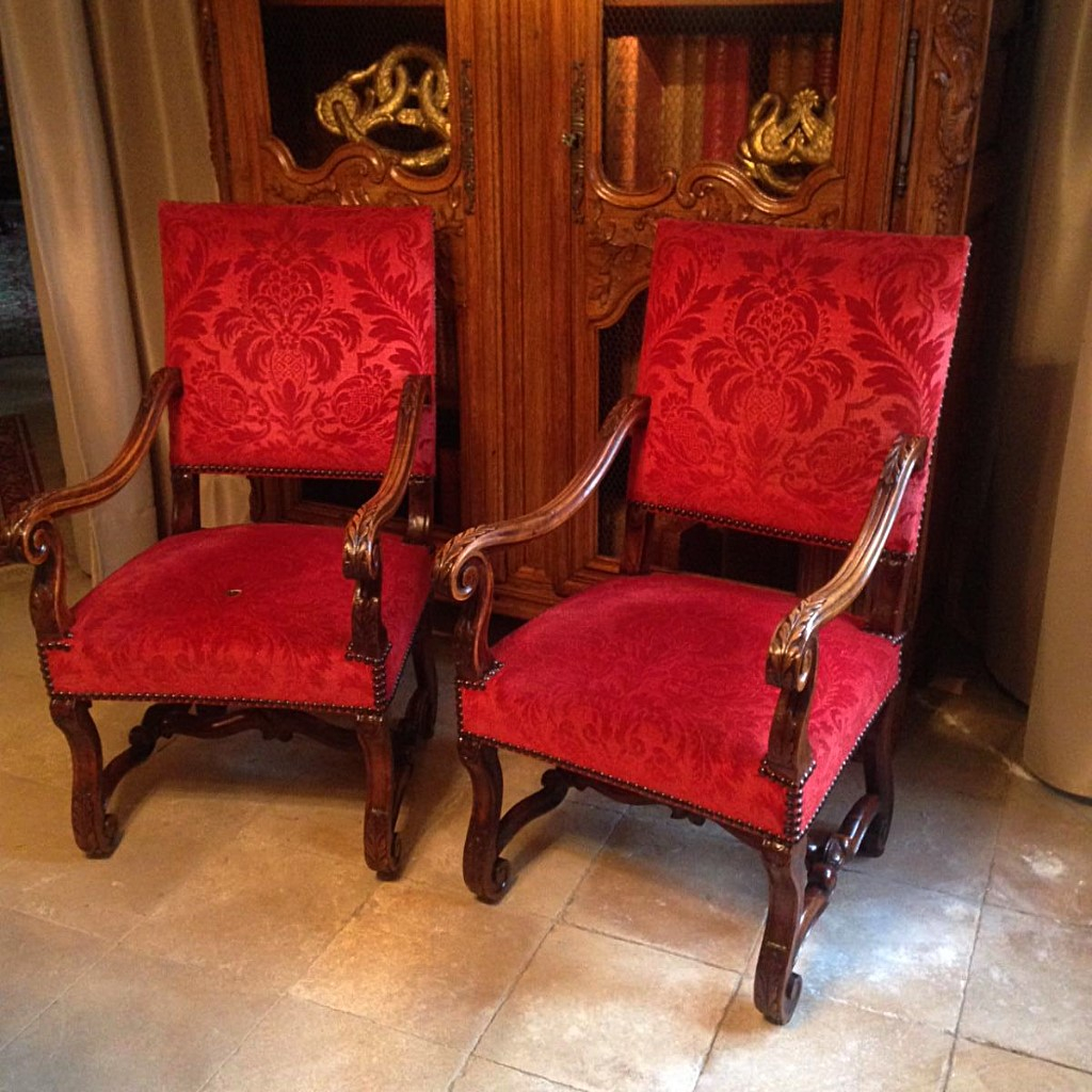 Paire de fauteuils style Louis XIII en noyer XIXe-photo-3