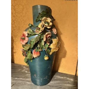 Grand vase en terre cuite barbotine à décor floral fin XIXe