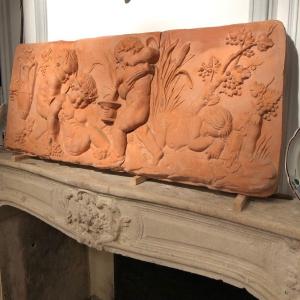 Sculpture groupe de putti « Vendanges bien arrosées » terre cuite XIXe