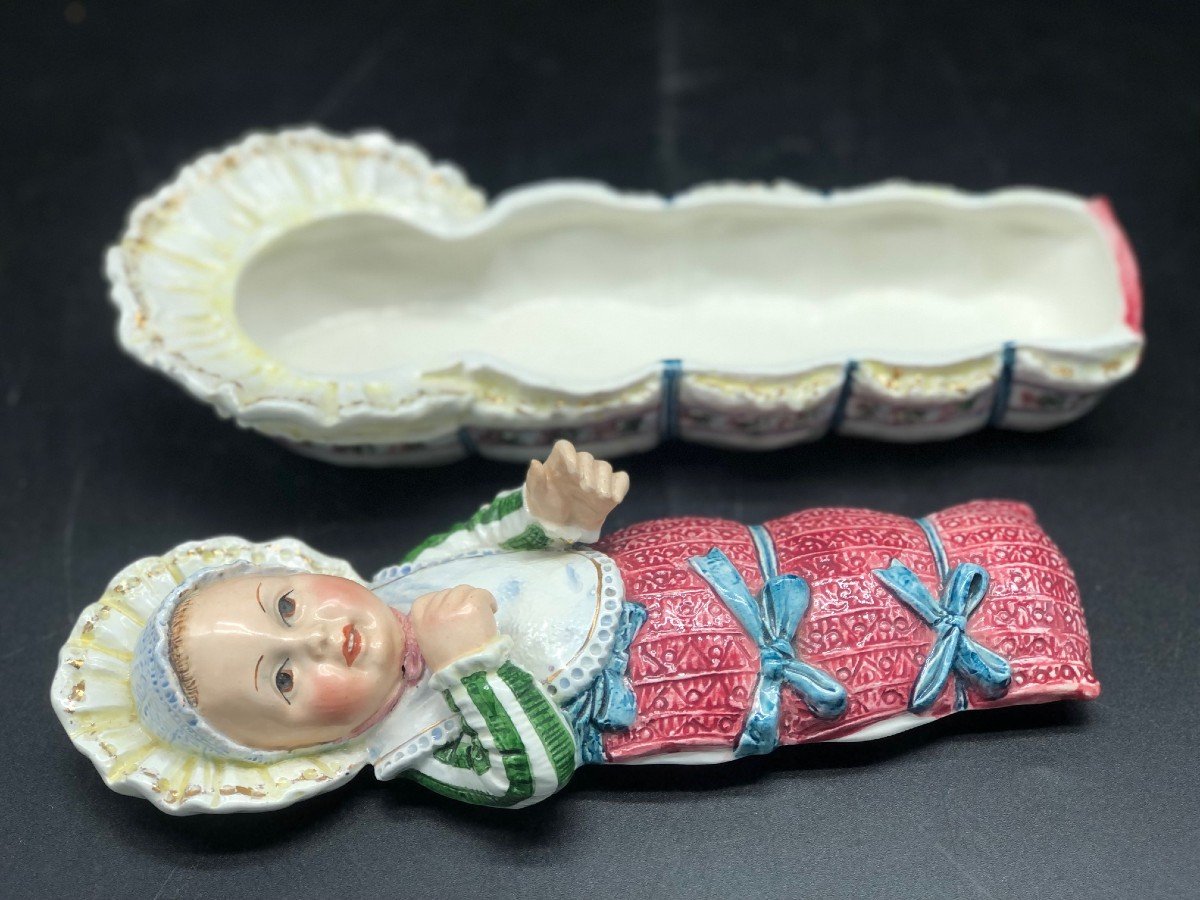 Boite Porcelaine Bébé Emmaillotté-photo-3