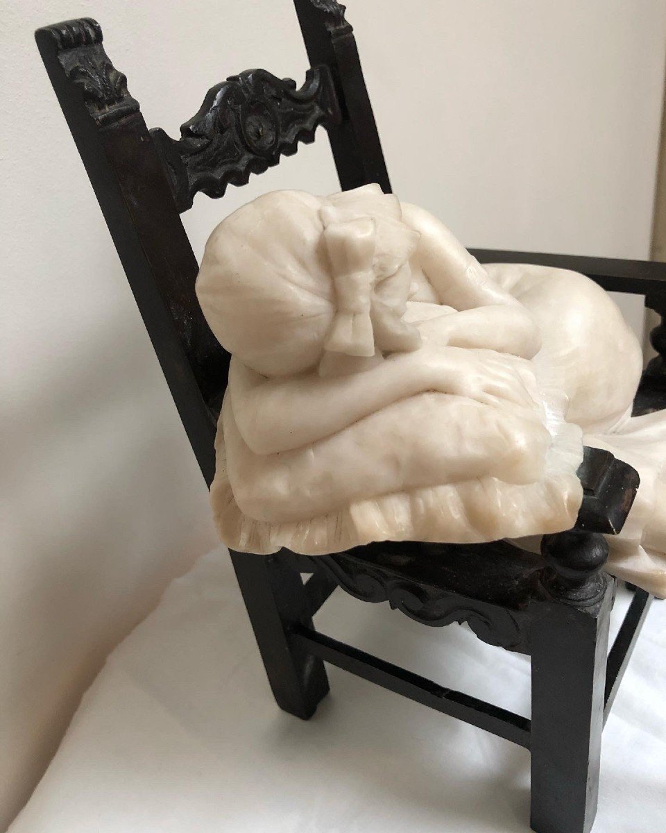 Sculpture Jeune Fille Sur Sa Chaise.-photo-2