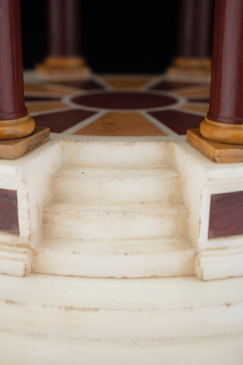 Temple néoclassique en marbres colorés, seconde moitié du XIXe siècle-photo-4