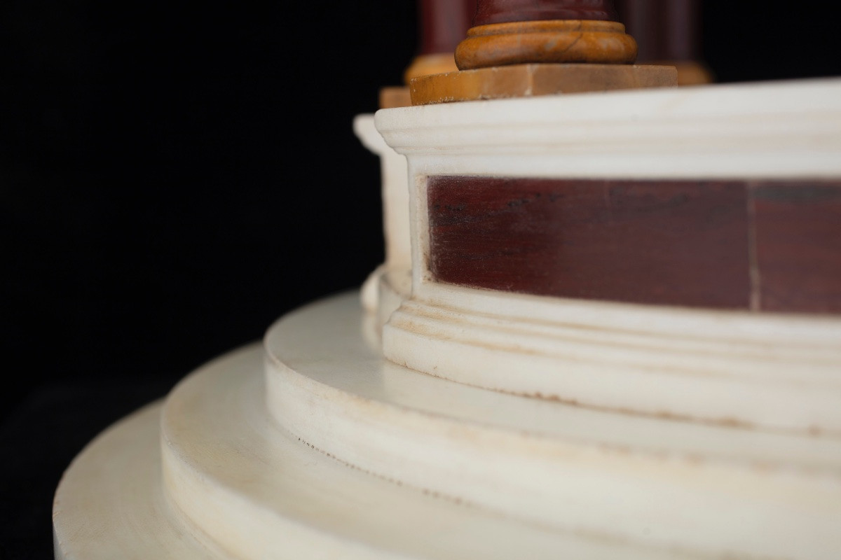 Temple néoclassique en marbres colorés, seconde moitié du XIXe siècle-photo-2