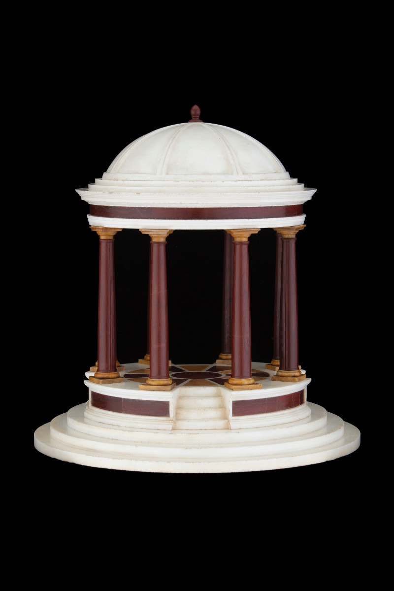 Temple néoclassique en marbres colorés, seconde moitié du XIXe siècle