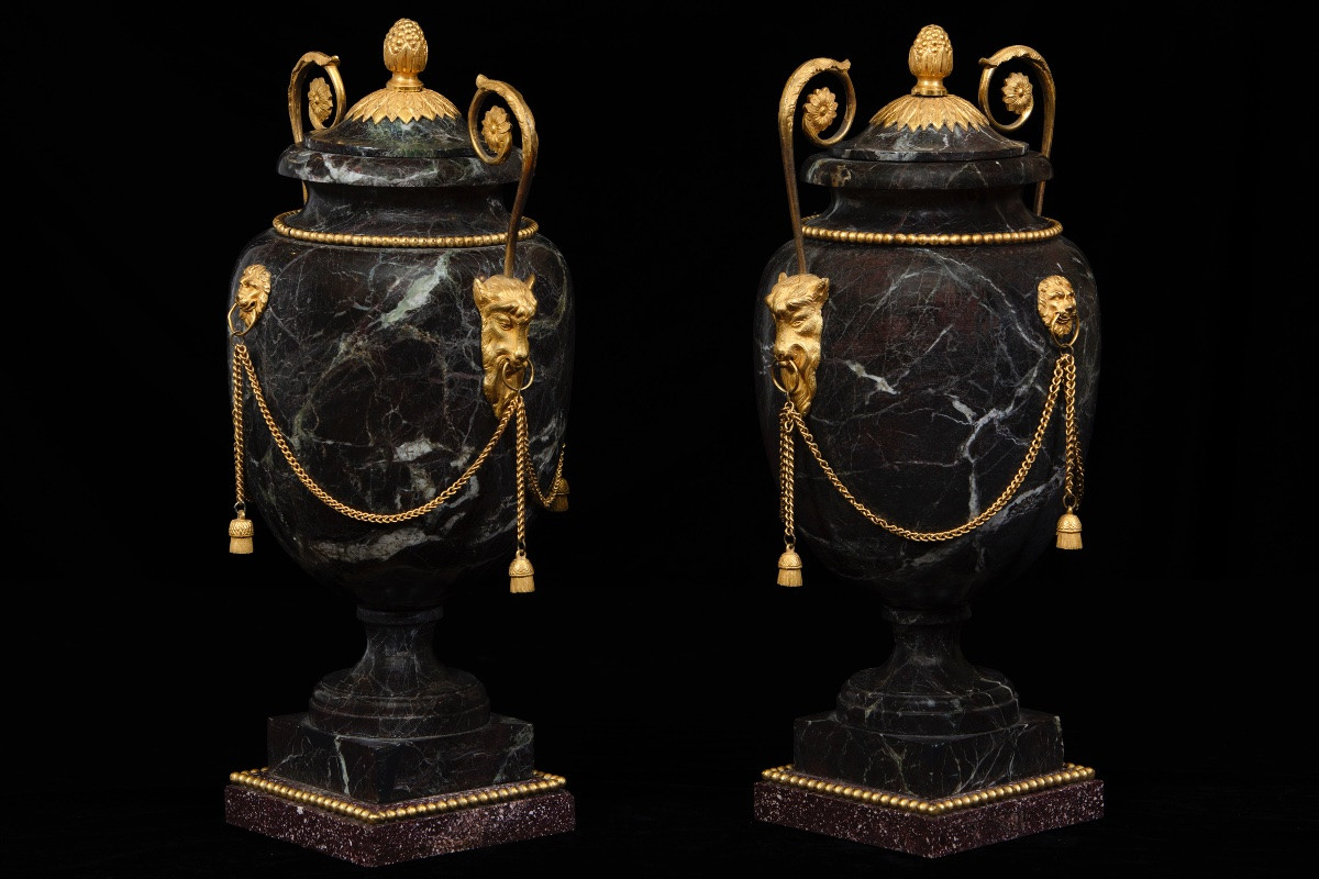 Paire de vases Louis XVI importants en marbre rouge de Levant-photo-2
