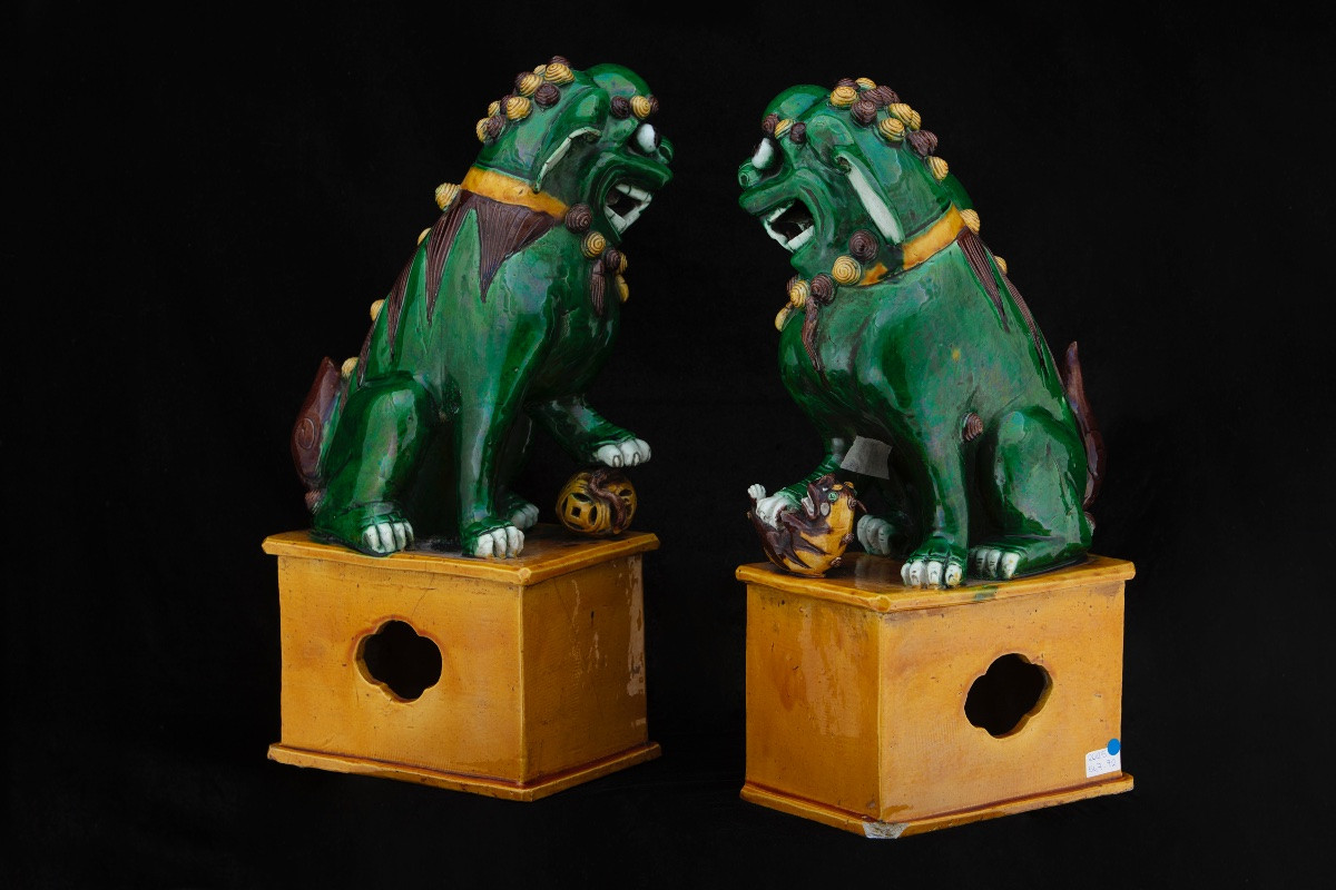 Paire de grands chiens Pho en céramique émaillée de Sancai, Chine, XIXe siècle-photo-3