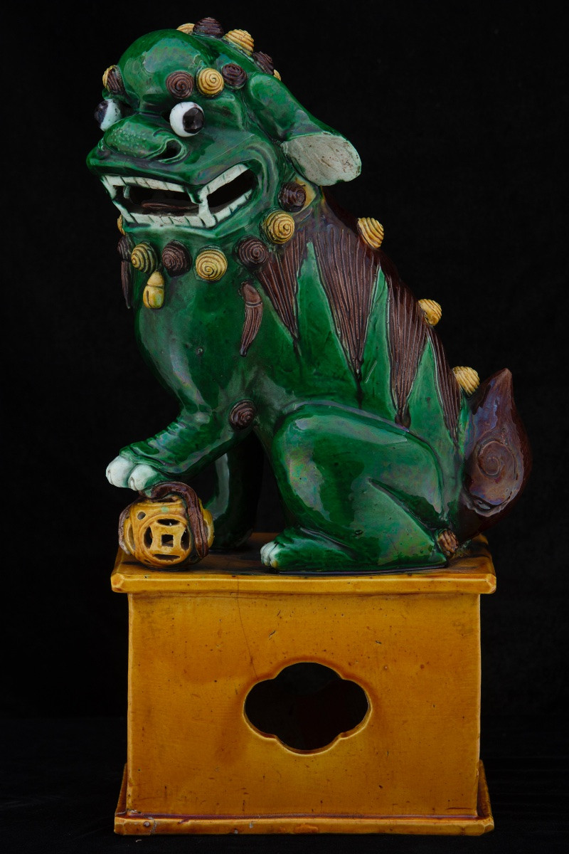 Paire de grands chiens Pho en céramique émaillée de Sancai, Chine, XIXe siècle-photo-1