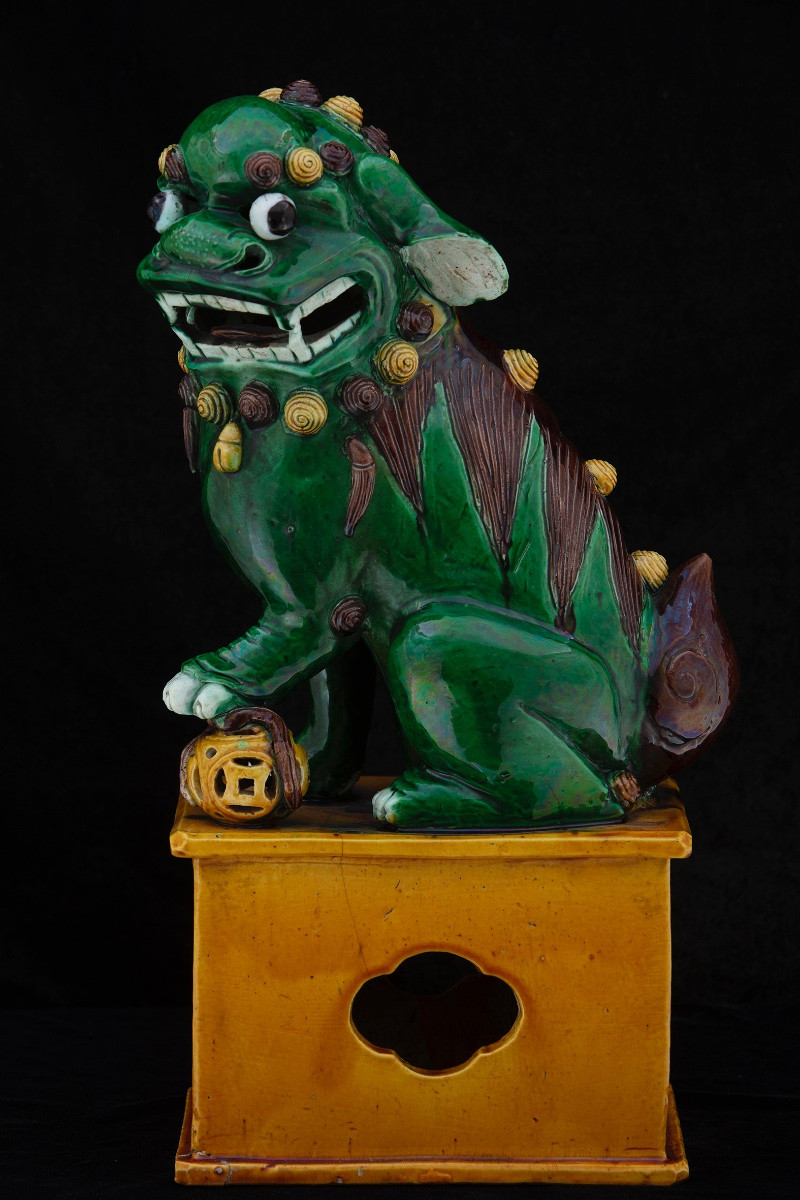 Paire de grands chiens Pho en céramique émaillée de Sancai, Chine, XIXe siècle-photo-6