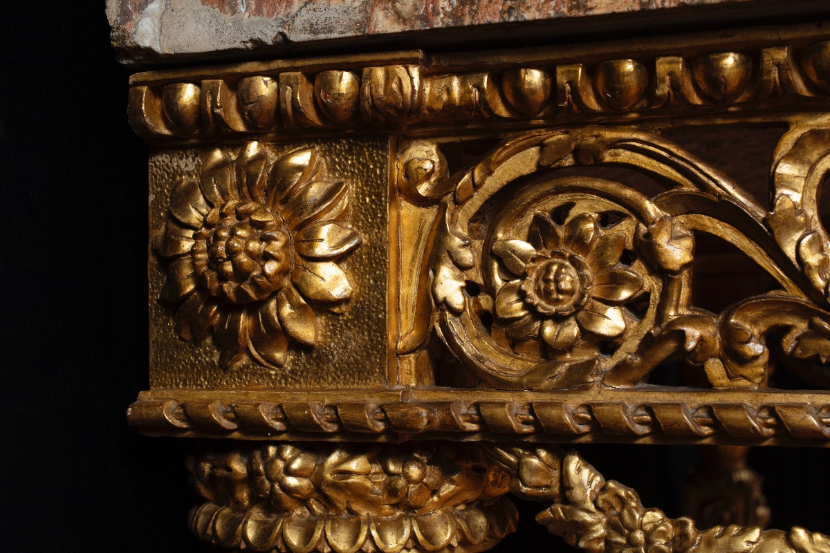 Paire de consoles Louis XVI en bois doré et sculpté avec plateau plaqué d'albâtre-photo-1