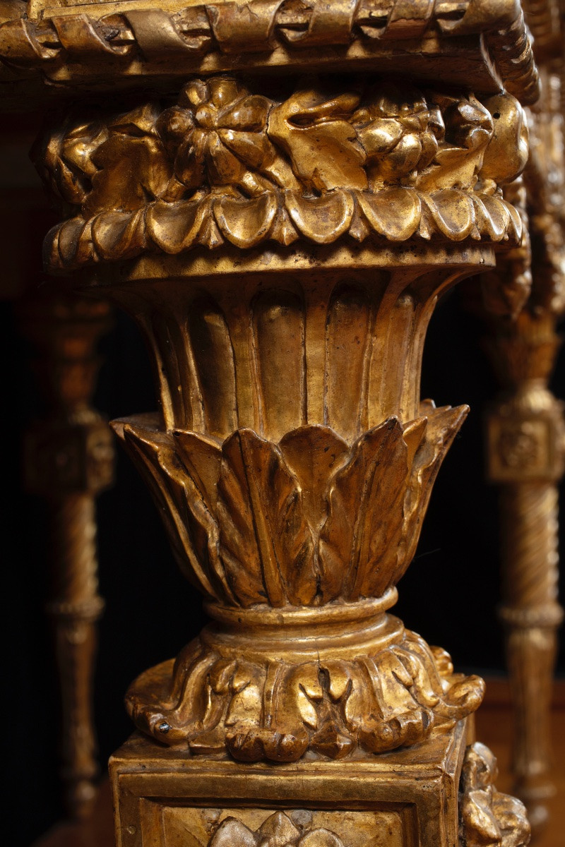 Paire de consoles Louis XVI en bois doré et sculpté avec plateau plaqué d'albâtre-photo-2