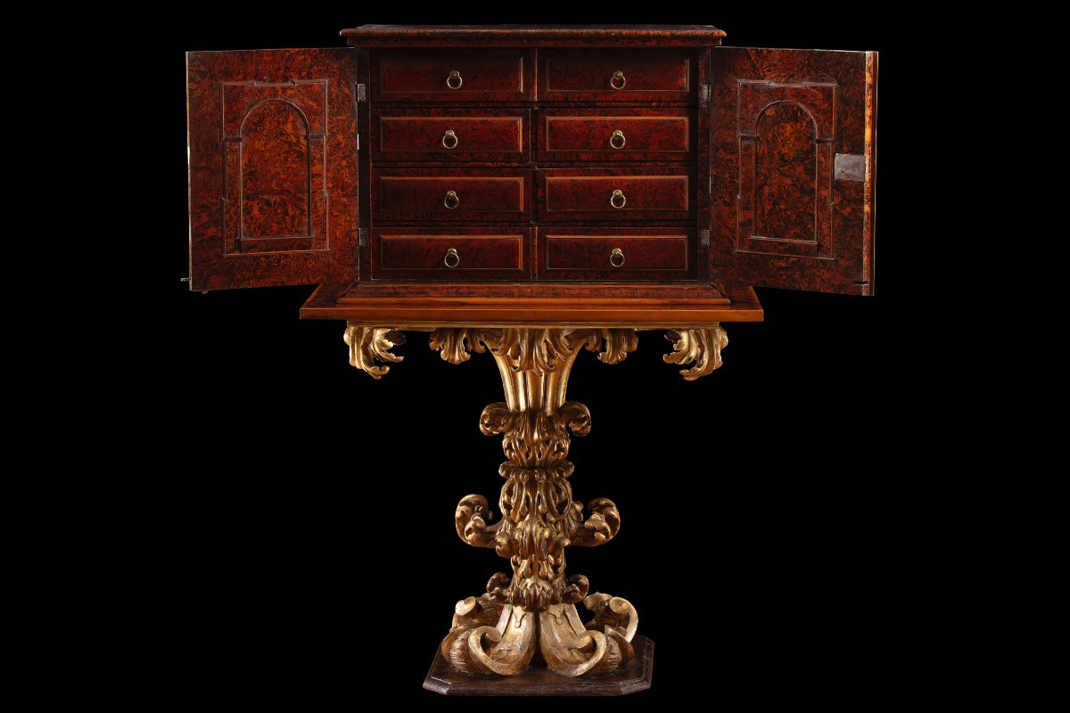 Paire de cabinets à monnaie anciens en placage de loupe d'érable sycomore, début XVIIIe siècle-photo-2