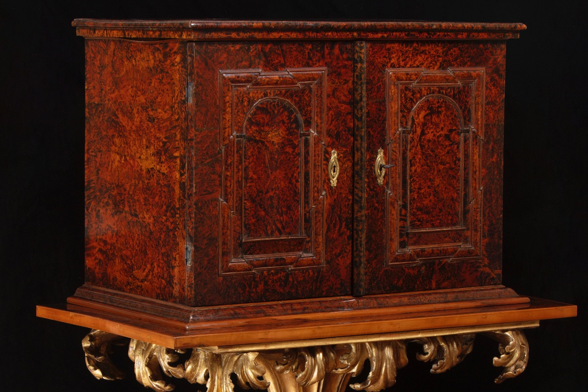 Paire de cabinets à monnaie anciens en placage de loupe d'érable sycomore, début XVIIIe siècle-photo-3