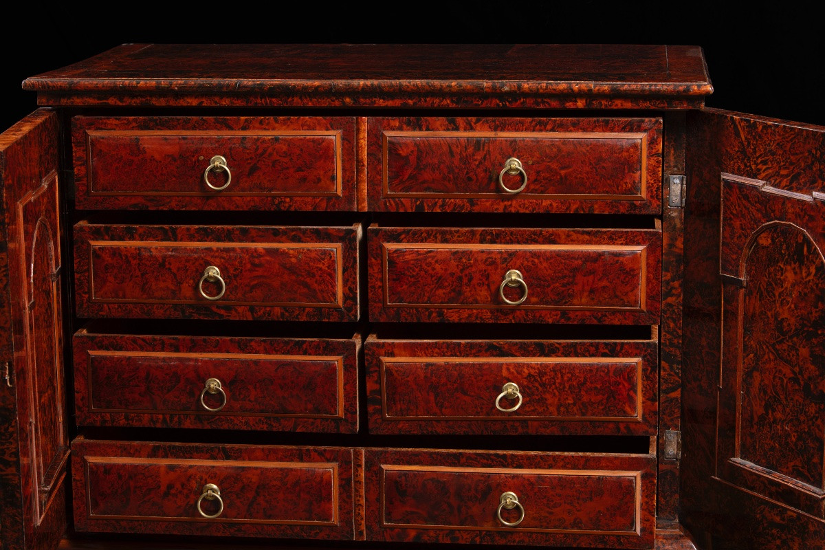 Paire de cabinets à monnaie anciens en placage de loupe d'érable sycomore, début XVIIIe siècle-photo-2