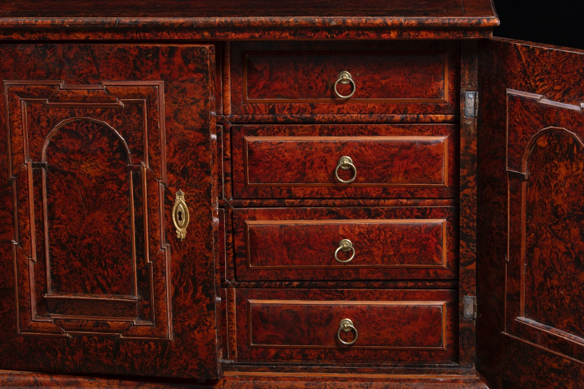 Paire de cabinets à monnaie anciens en placage de loupe d'érable sycomore, début XVIIIe siècle-photo-3