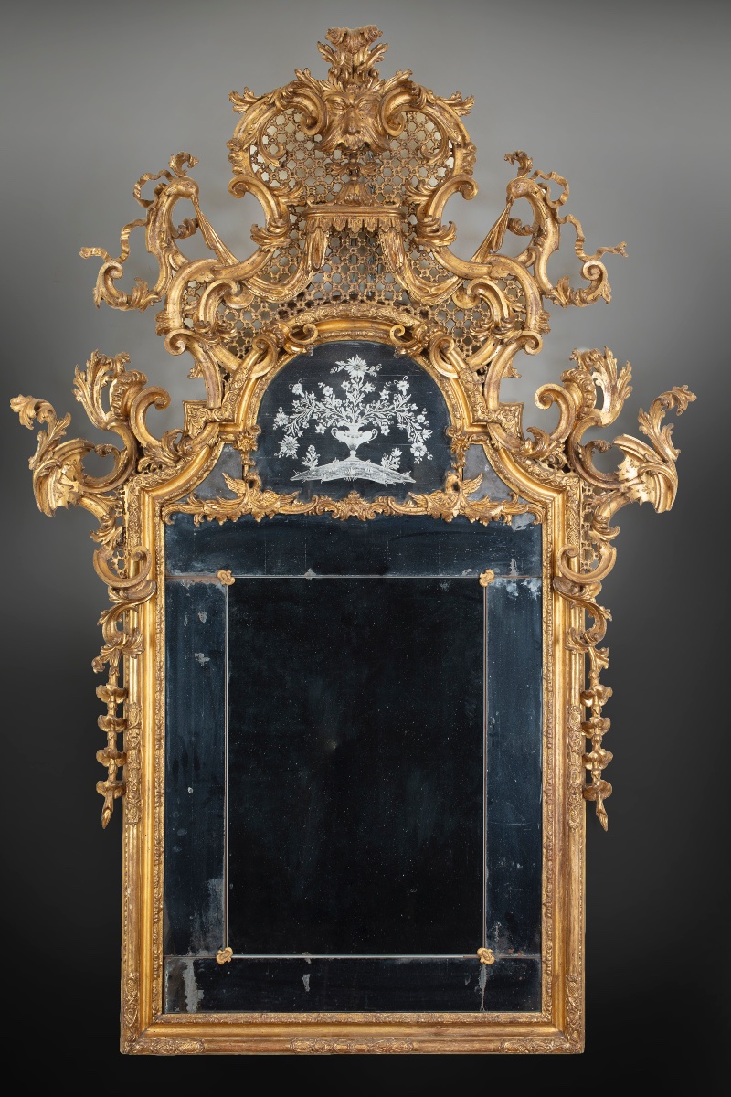 Grand miroir sculpté orné de paons, vers 1745 