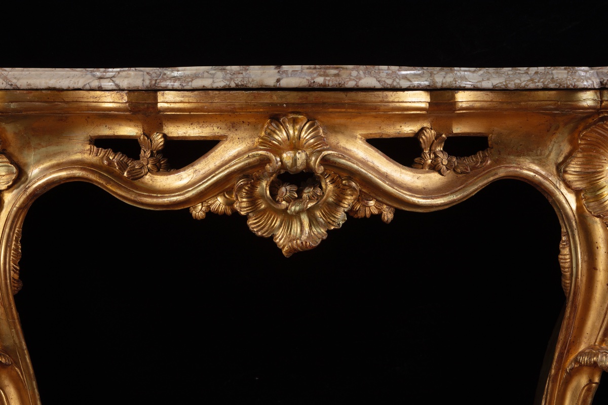 Paire de consoles napolitaines Louis XV en bois sculpté et doré-photo-3