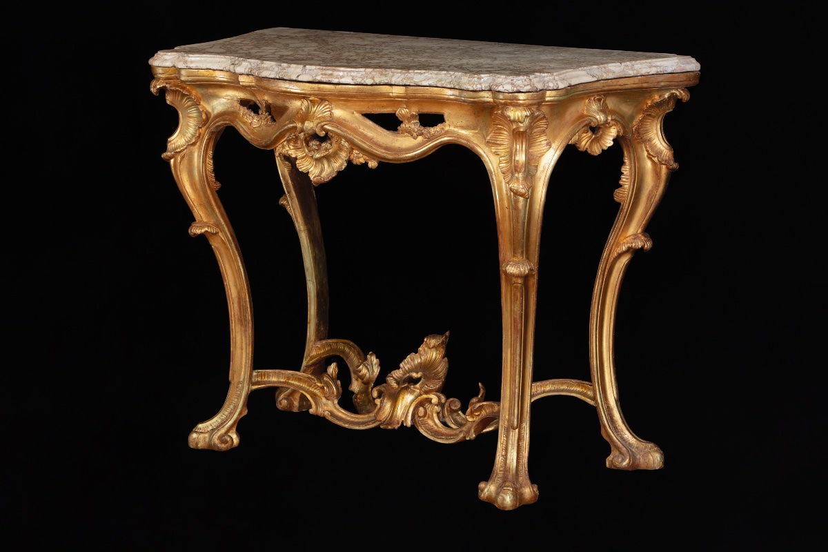 Paire de consoles napolitaines Louis XV en bois sculpté et doré-photo-1